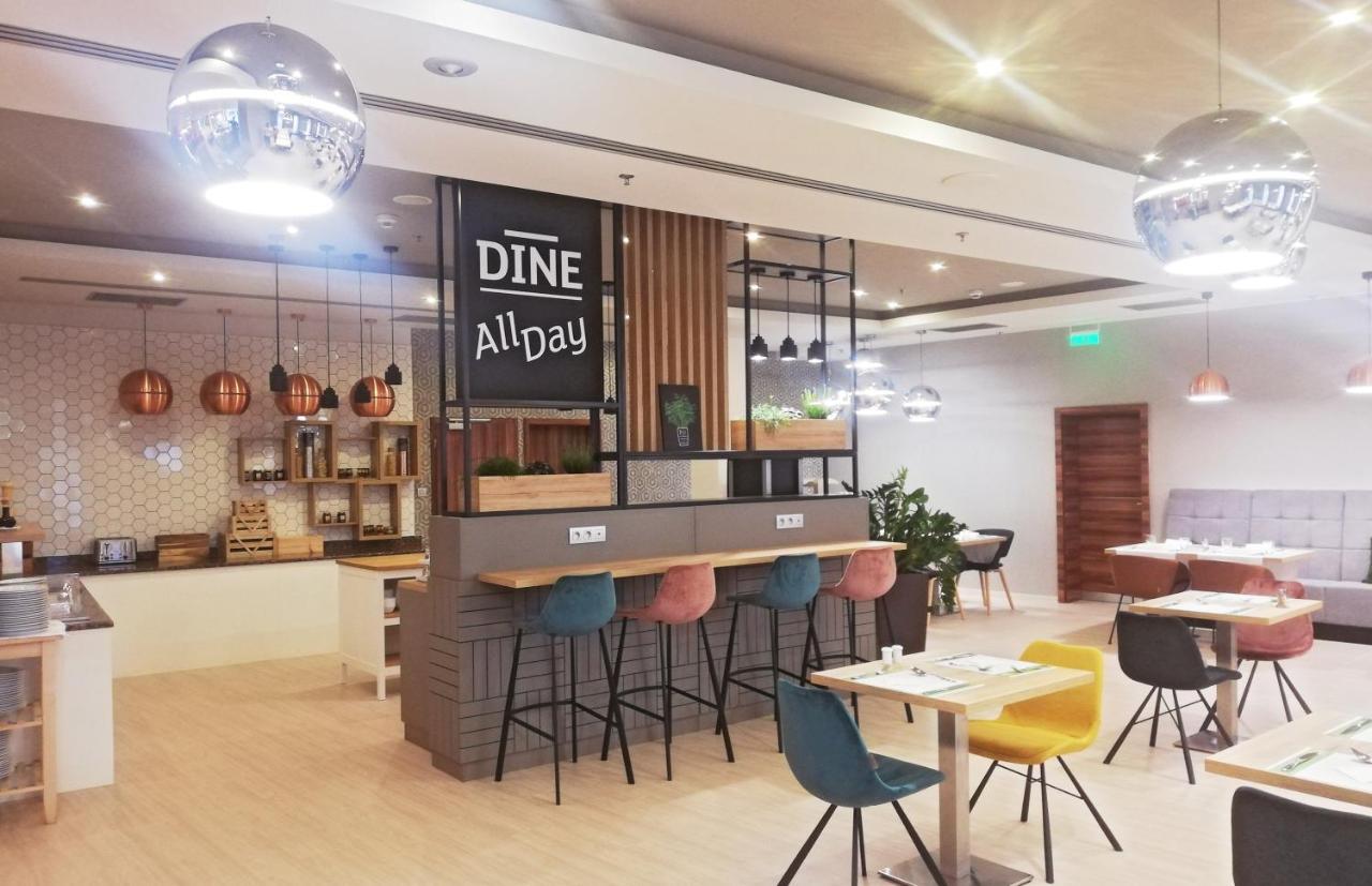 Holiday Inn Trnava By Ihg Esterno foto