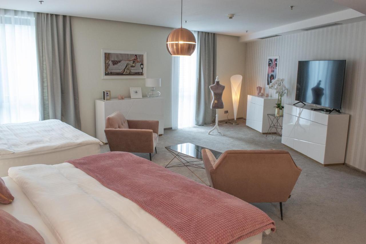 Holiday Inn Trnava By Ihg Esterno foto