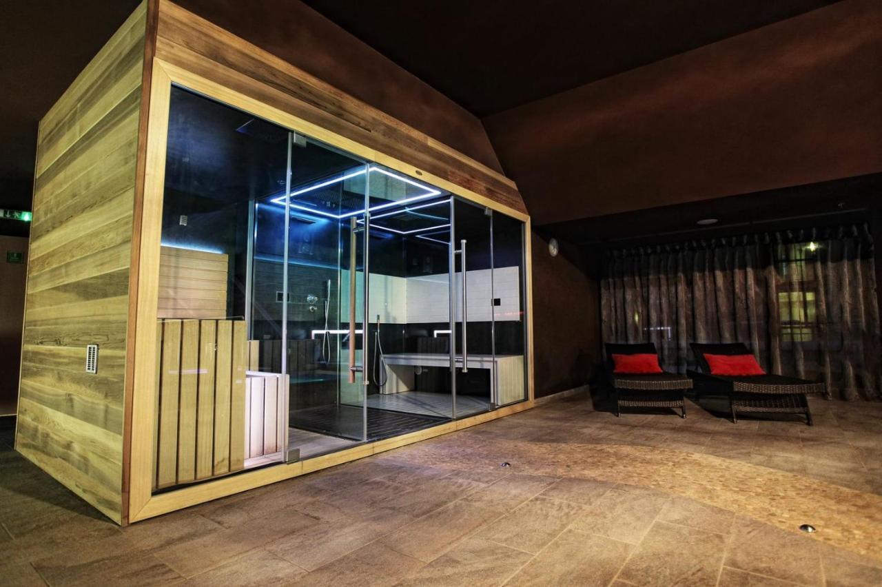 Holiday Inn Trnava By Ihg Esterno foto