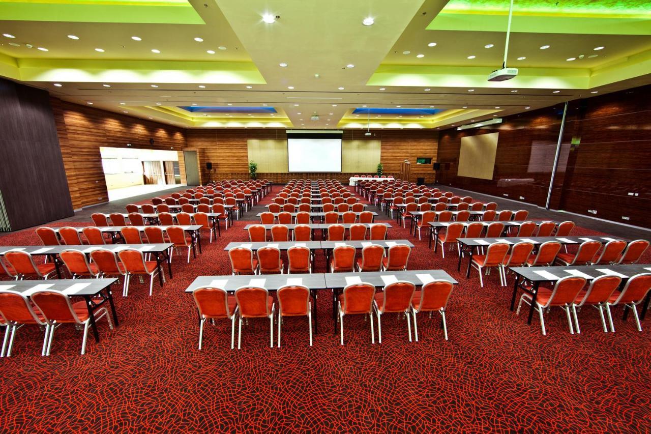 Holiday Inn Trnava By Ihg Esterno foto