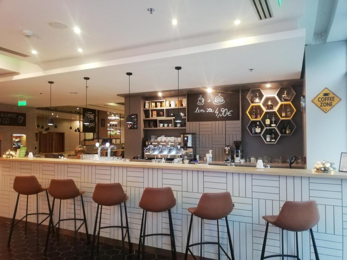 Holiday Inn Trnava By Ihg Esterno foto