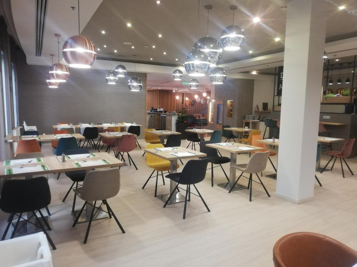 Holiday Inn Trnava By Ihg Esterno foto