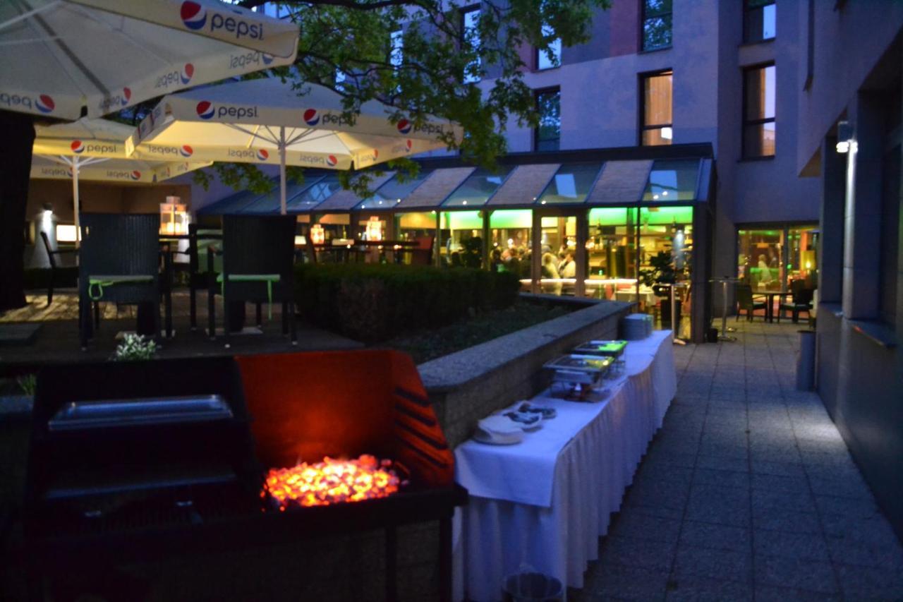 Holiday Inn Trnava By Ihg Esterno foto