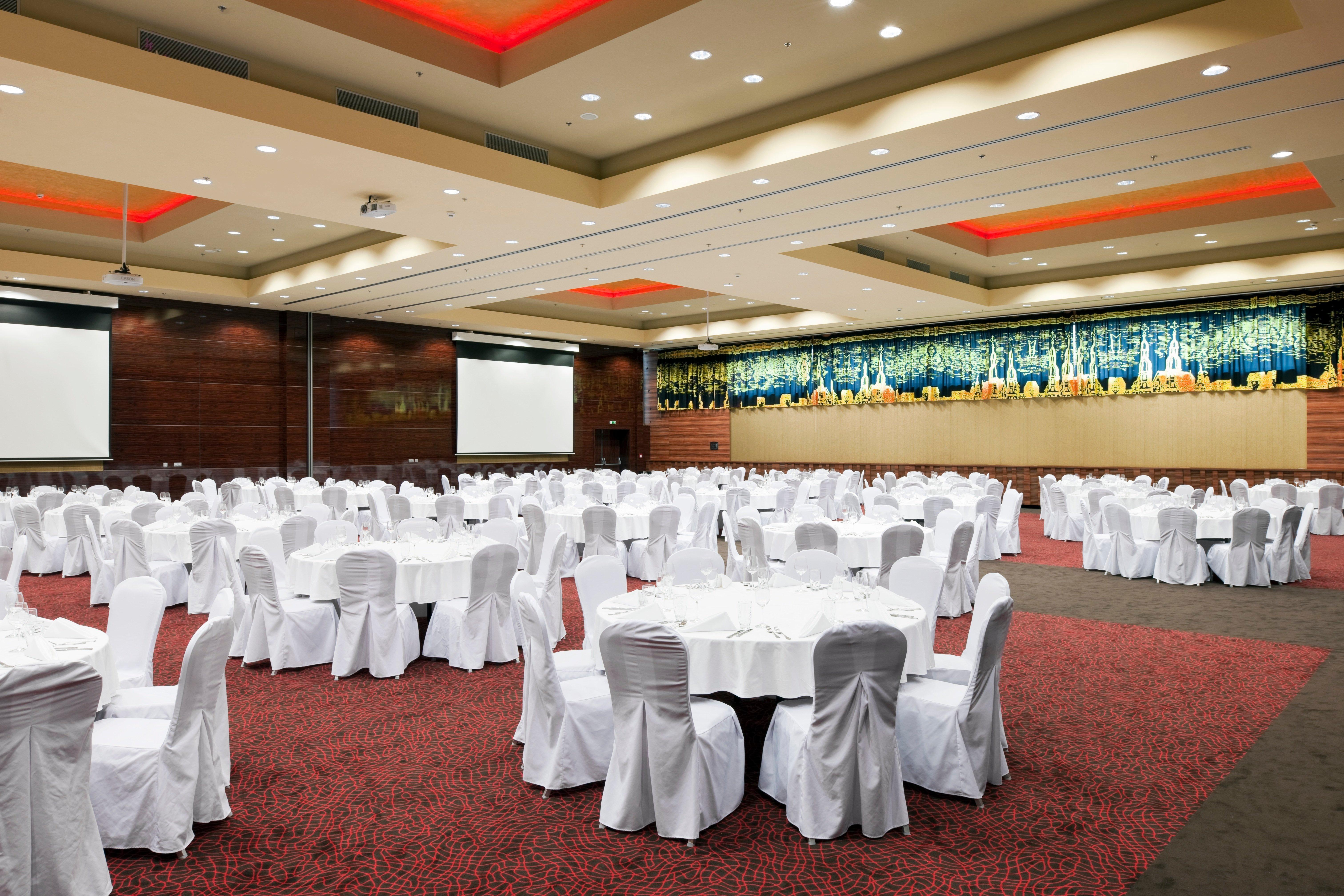 Holiday Inn Trnava By Ihg Esterno foto