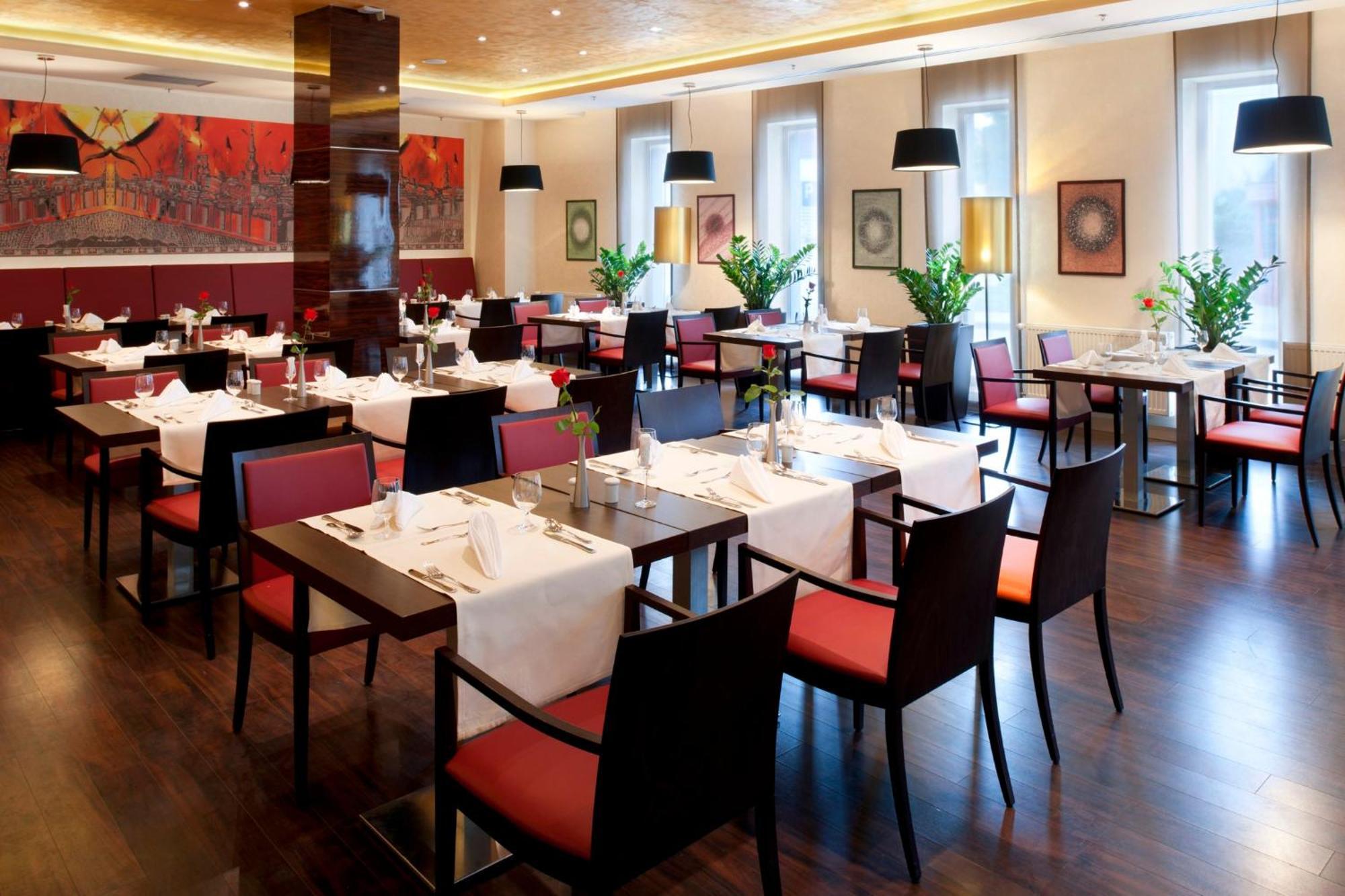 Holiday Inn Trnava By Ihg Esterno foto