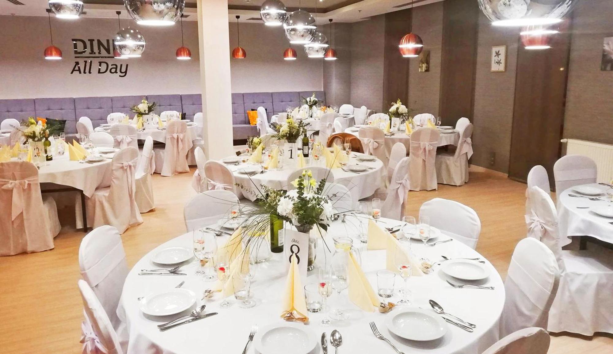 Holiday Inn Trnava By Ihg Esterno foto