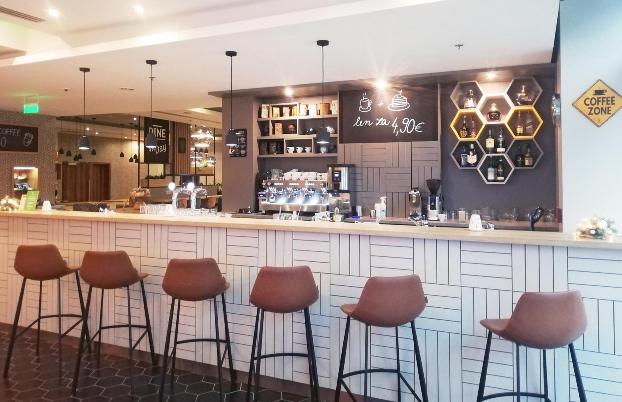 Holiday Inn Trnava By Ihg Esterno foto